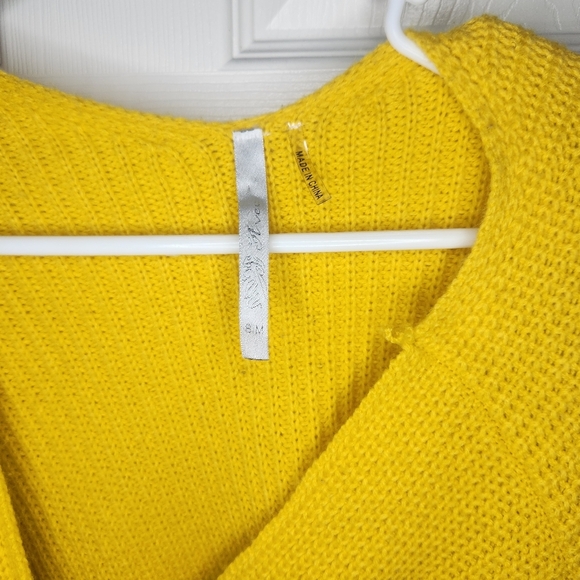Sunny Yellow V-Neck Knit Sweater - Picture 2 of 3